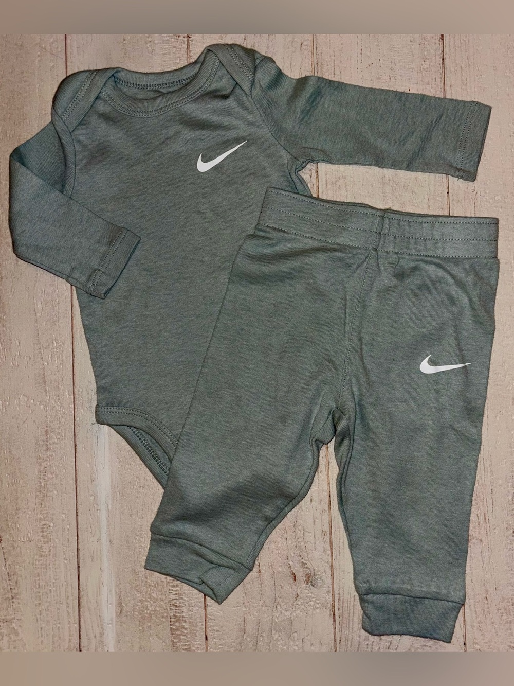 NEW! Nike Green Baby Bodysuit & Jogger Set with White Swoosh